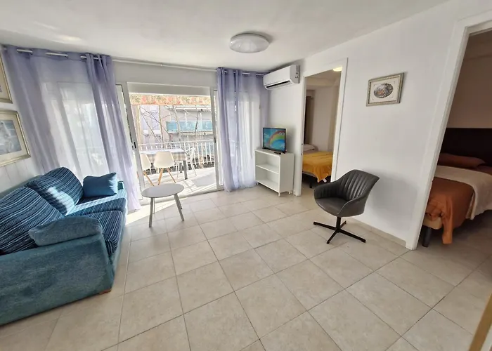 Centro Piscina Gisamar شقة سالو